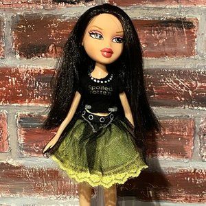 Set of 2 Bratz Dolls - Jade, Yasmin